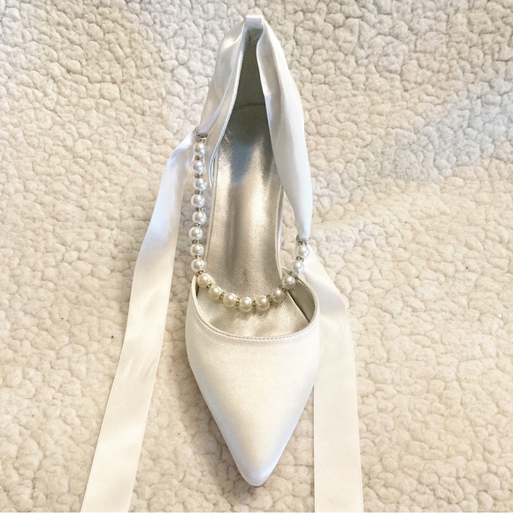White Wedding Heels/ Pumps - Picture 5 of 6
